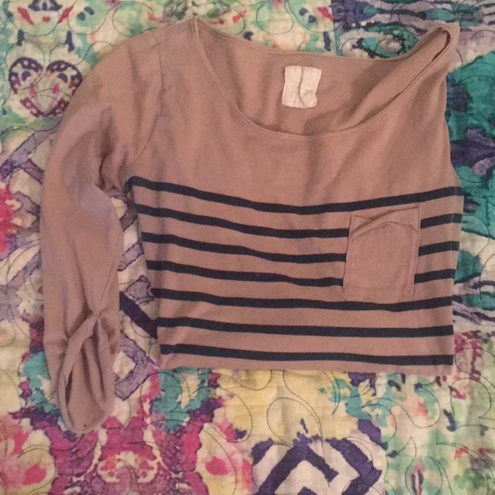 Women’s mid sleeve t